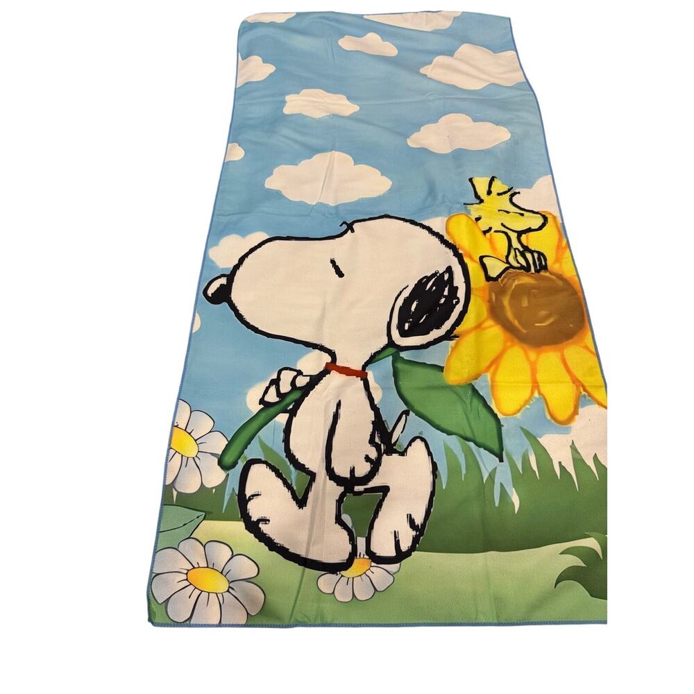 Snoopy beach towel with a sunflower - Picture 2 of 4